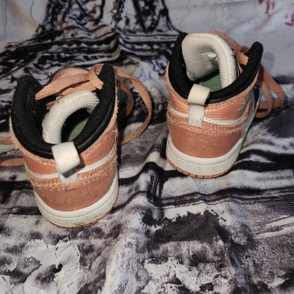 Air Jordan 1 Mid TD 'White Light Madder Root' - Picture 4 of 4